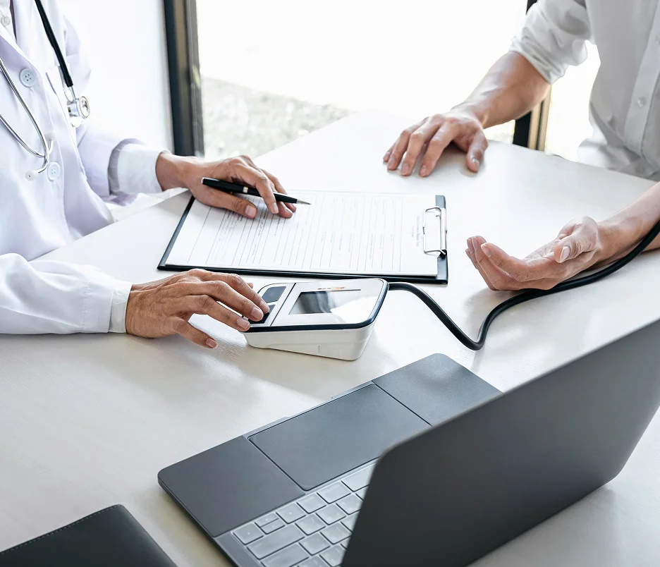 Trabajador en un examen médico independiente (IME) obligatorio